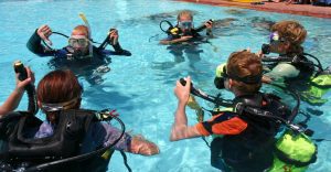 teaching how to scuba