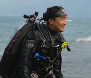 how to dive with a dry suit